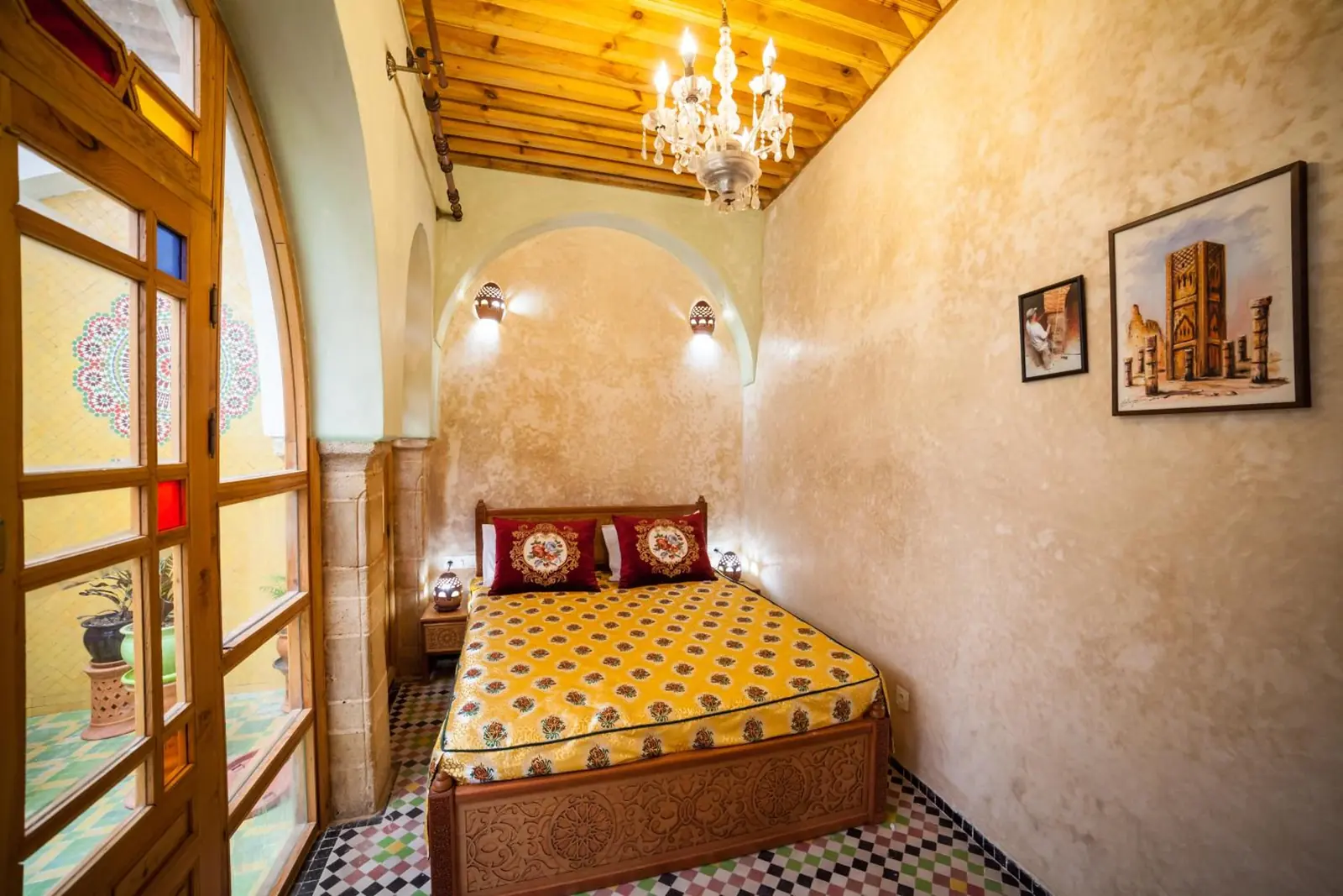 La suite : le lit sous les arcs
